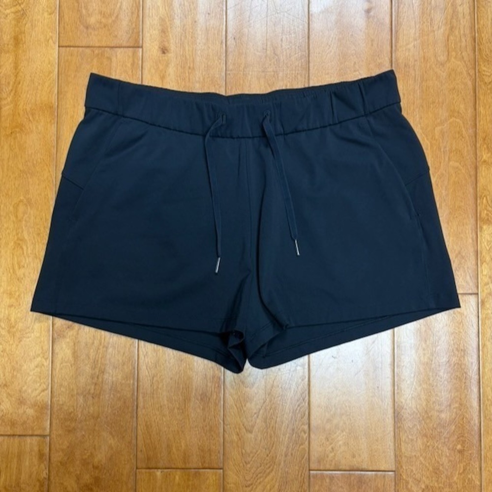 Lululemon On The Fly Mid Rise Short Womens 12 Black Drawstring Athletic